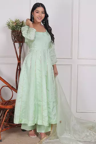 Pista embroidered crepe kurta pant with dupatta