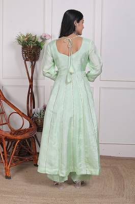 Pista embroidered crepe kurta pant with dupatta 5