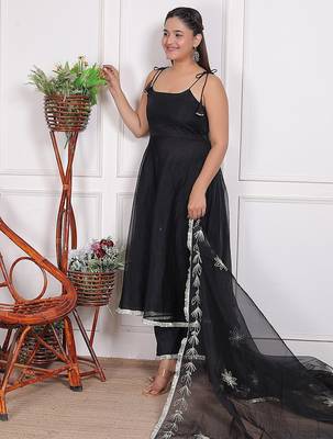 Black embroidered organza kuta pant with duptta 2