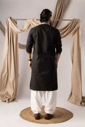 Black color smart embroidered kurta for rich classy men's looks