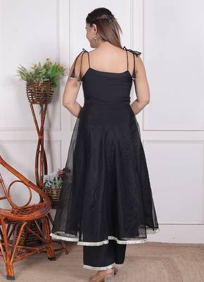 Black embroidered organza kuta pant with duptta 5