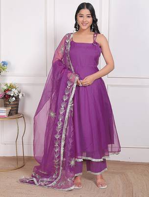 Move embroidered oraganza kurta pant with duptta 1