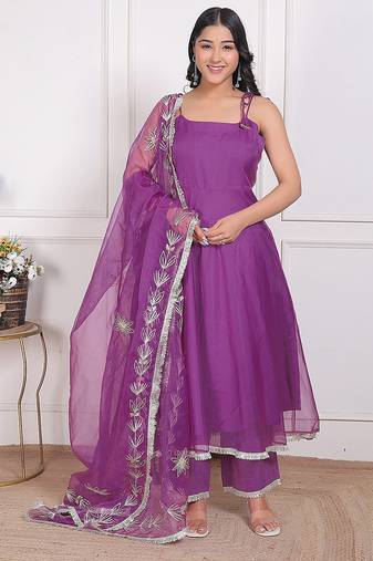 Move embroidered oraganza kurta pant with duptta