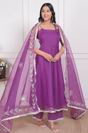 Move embroidered oraganza kurta pant with duptta