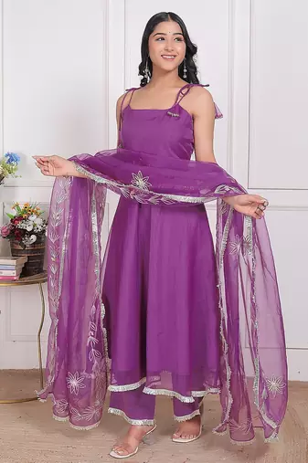 Move embroidered oraganza kurta pant with duptta
