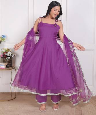 Move embroidered oraganza kurta pant with duptta 4