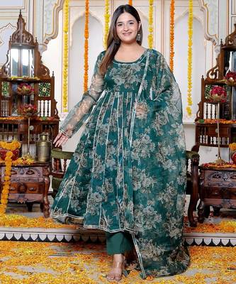 Green oraganza anarkali kurta pant with duptta 3