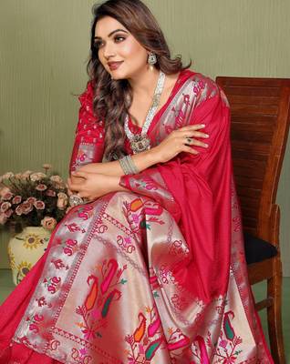 Pink paithani silk blend paithani woven gala saree 3