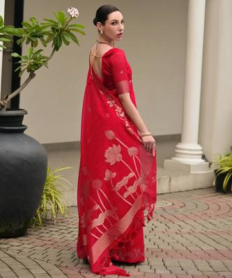 Red jute linen silk blend graceful saree 2
