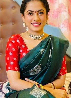 Green silk blend banarasi jaquard designer saree with blouse 2