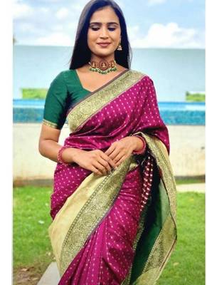 Magenta silk blend banarasi jaquard designer saree with blouse 1