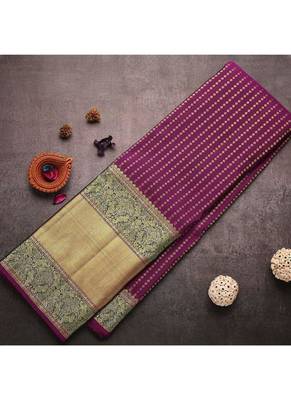 Magenta silk blend banarasi jaquard designer saree with blouse 2