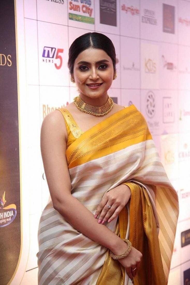 Off white soft silk blend banarasi jacuard work designer saree with blouse