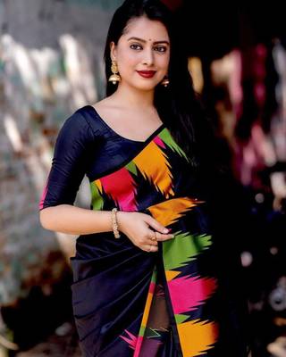 Black silk blend banarasi jaquard designer saree with blouse 1