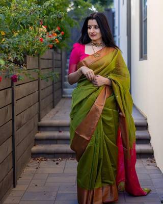 Green silk blend banarasi jaquard designer saree with blouse 1