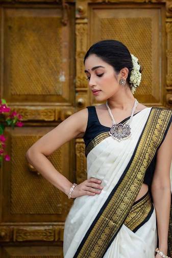 Off white soft silk blend banarasi jacuard work designer saree with blouse