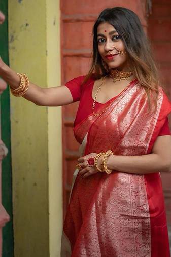 Off white soft silk blend banarasi jacuard work designer saree with blouse