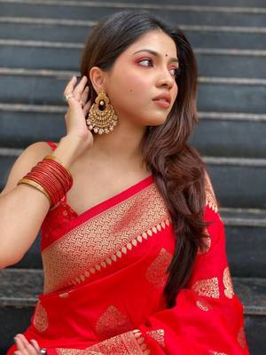 Red silk blend banarasi jaquard designer saree with blouse 1