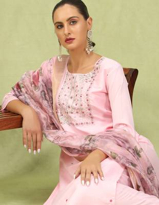 Pink color silk blend embroidered suit 3