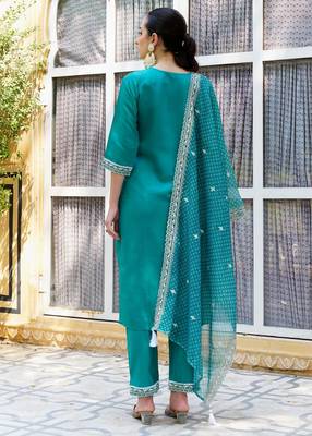 Firozi color silk blend beautiful embroidered kurta set with dupatta 2