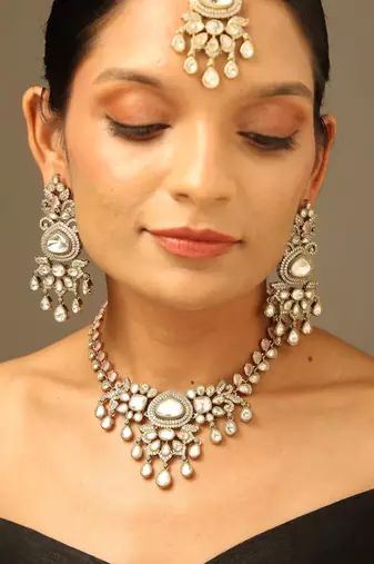 Elegant crystal drop necklace set