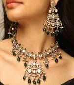 Royal emerald crystal pendant set