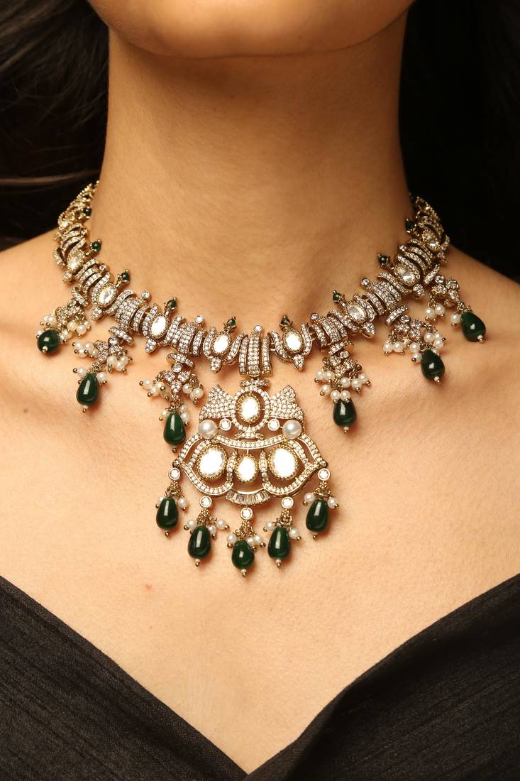 Royal emerald crystal pendant set