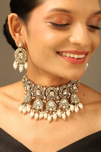 Pearl drop statement choker necklace