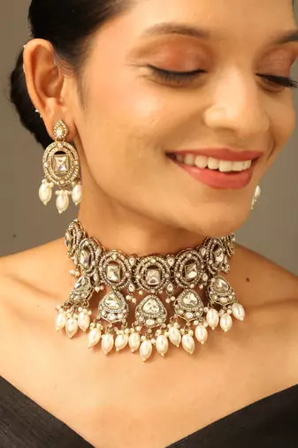 Pearl drop statement choker necklace