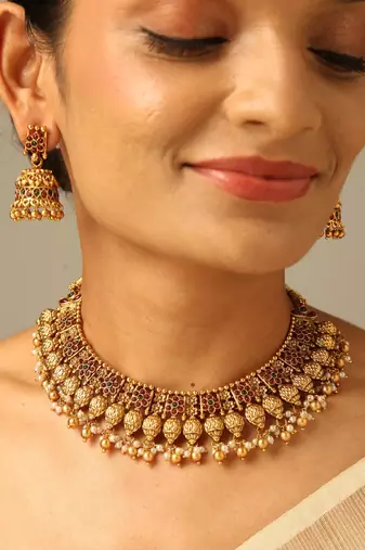 Traditional temple design gold tone choker necklace