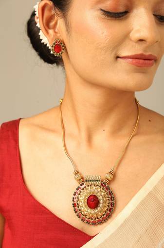 Antique floral temple pendant necklace set