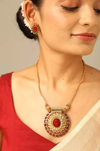 Antique floral temple pendant necklace set