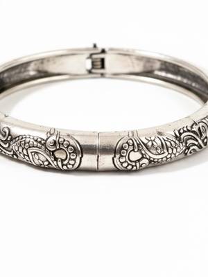 Nvr women oxidized silver plated paisley & floral carved kada bangle 5