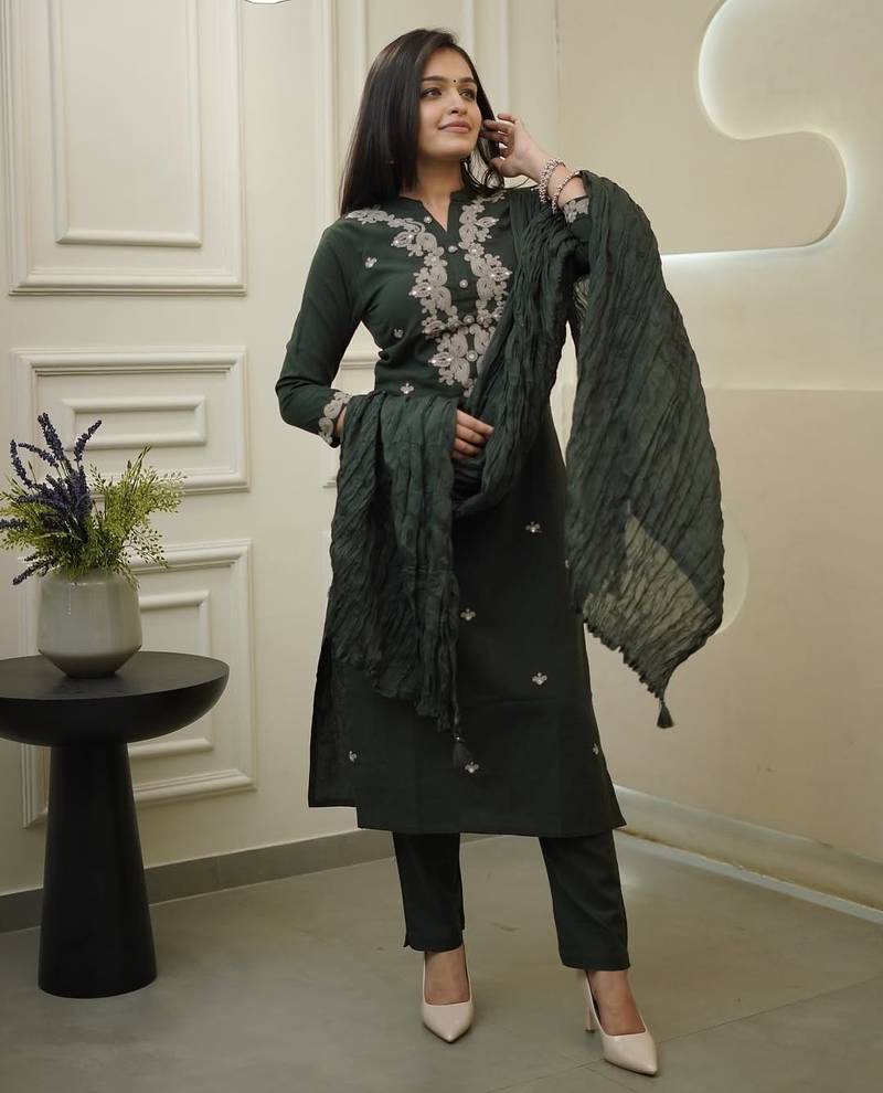 Women's rayon silk embroidered dark green kurta pant set with chanderi dupatta