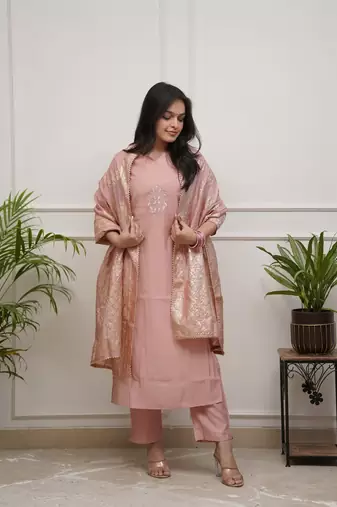 Women's chanderi silk embroidered peach kurta pant set with jacquard dupatta