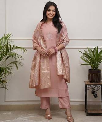 Women's chanderi silk embroidered peach kurta pant set with jacquard dupatta 3