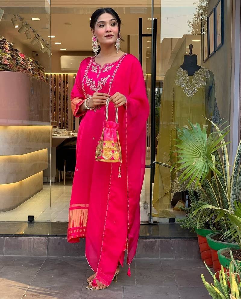 Women's viscose silk embroidered pink kurta pant set with chanderi dupatta