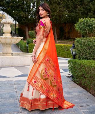 off-white lehenga with orange dupatta 3