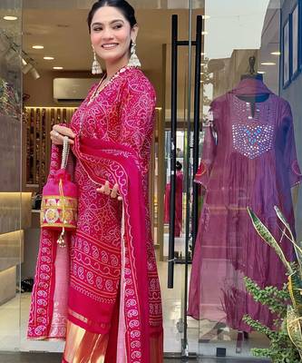 Women's viscose silk bandhani printed pink kurta pant set with chanderi dupatta 2
