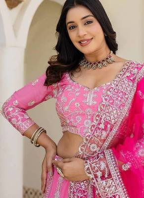 pink embroidered lehenga 3
