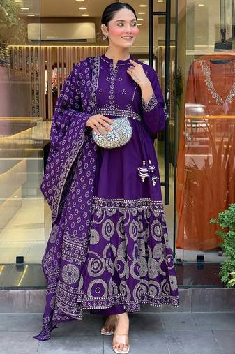 Women's muslin silk floral embroidered purple kurta pant set with chanderi dupatta