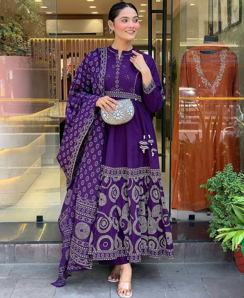 Women's muslin silk floral embroidered purple kurta pant set with chanderi dupatta