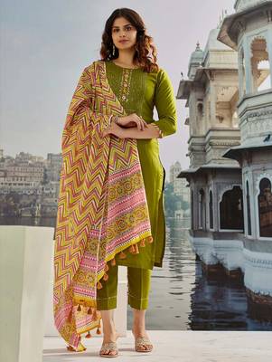 Women's muslin silk floral embroidered mehendi kurta pant set with chanderi dupatta 1