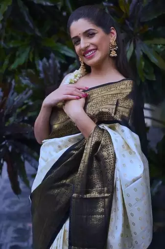 Off white silk blend banarasi jaquard designer saree with blouse