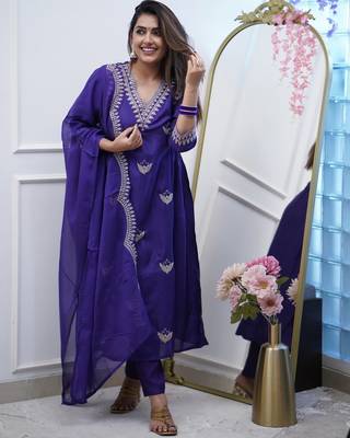 Women's chanderi silk embroidered royal blue kurta pant set with chanderi dupatta 1