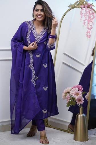 Women's chanderi silk embroidered royal blue kurta pant set with chanderi dupatta