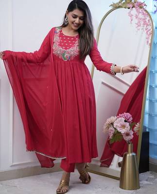Women's chinon silk floral embroidered maroon kurta pant set with chanderi dupatta 1