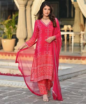 Women's chinon silk floral embroidered peach kurta pant set with nazneen dupatta 1