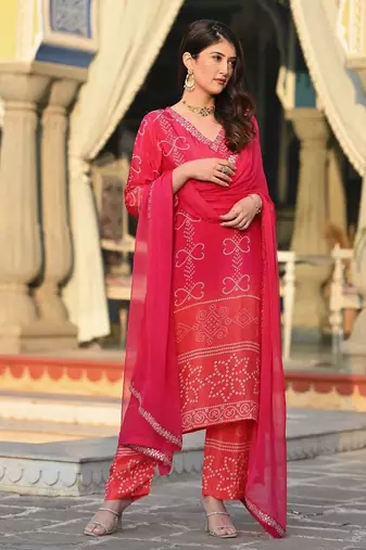 Women's chinon silk floral embroidered peach kurta pant set with nazneen dupatta