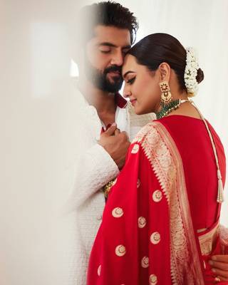 Red silk blend banarasi jaquard designer saree with blouse 4